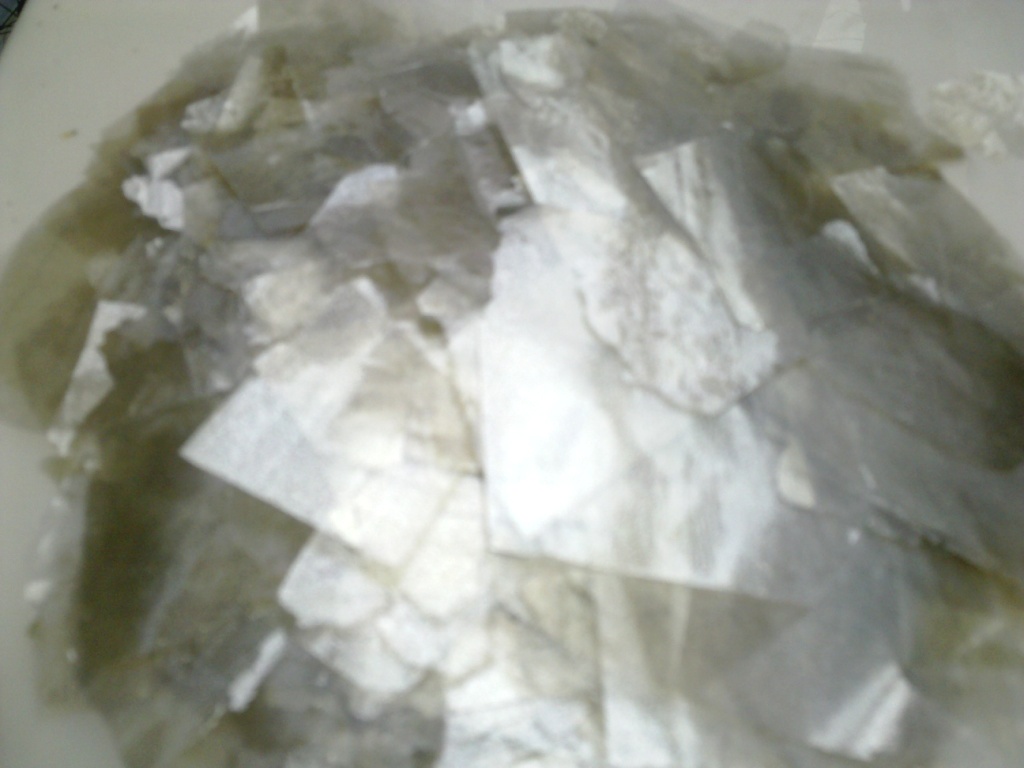 This form of loose mica splitting is not uniform in shape. Although the size is as per the order, sa...